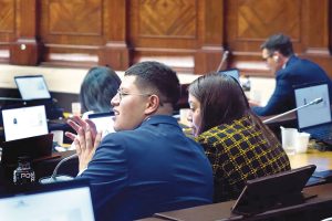La alterna Nathaly Recalde reemplazará a Dominique Serrano durante su suspensión en la Asamblea