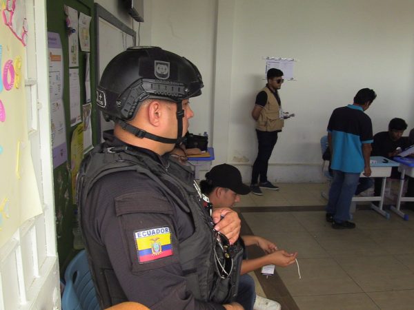 policia-elecciones-ecuador-manabi