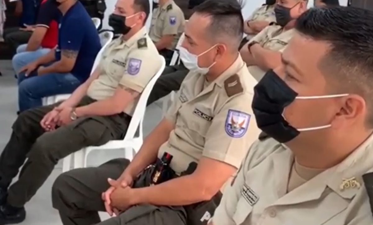 policias