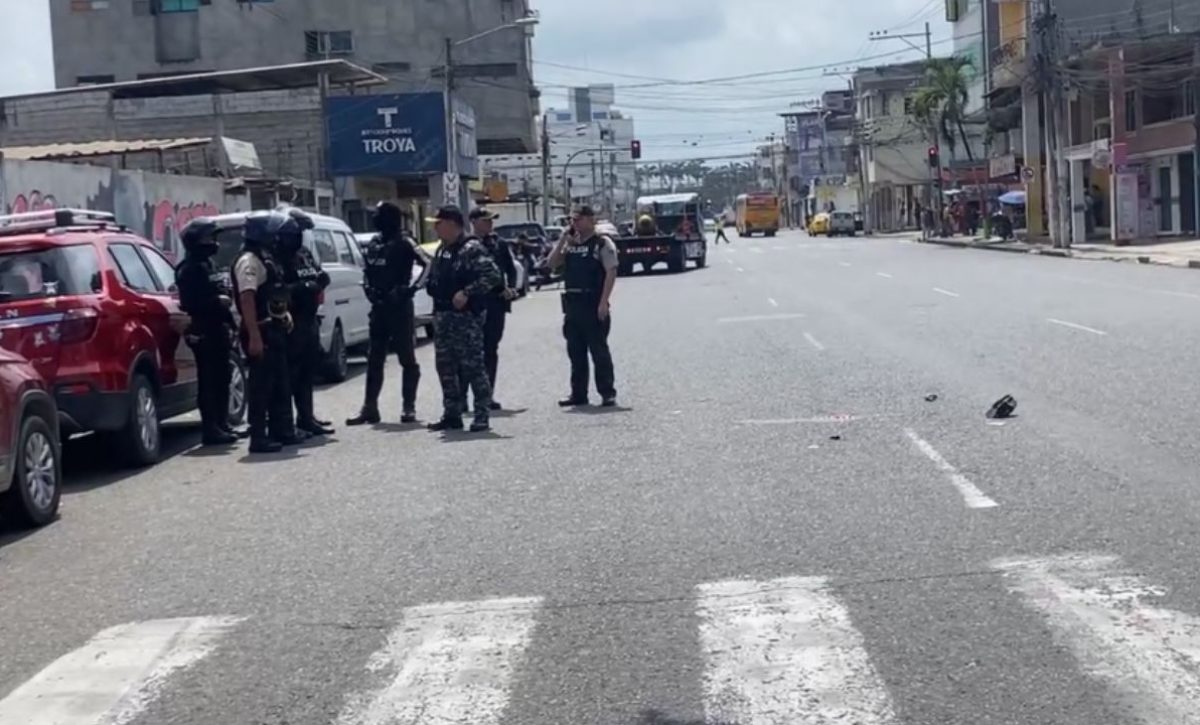policias-y-delincuentes-se-enfrentaron-en-el-centro-de-machala-el-oro