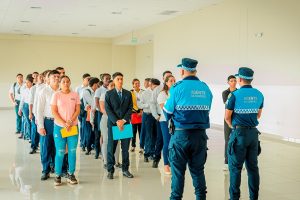 Más de 2.400 postulantes avanzan por 700 plazas en Guayaquil.