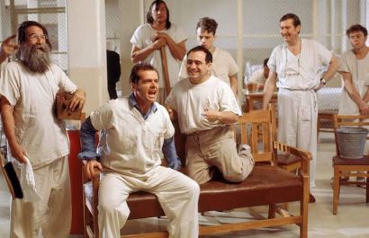El experimento psiquiátrico generó un impacto cultural inmediato. En 1975, se estrenó la película Atrapado sin salida, inspirada en una historia similar, que obtuvo varios premios Óscar.