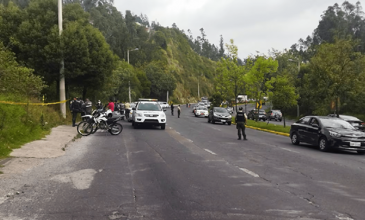 Crimen en avenida Simón Bolívar: cuerpos con heridas de bala y un decapitado