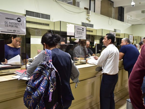 La alta demanda llevó a la Alcaldía de Guayaquil a habilitar una jornada extraordinaria el sábado para el alivio financiero.