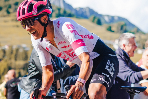 ¡Carapaz al ataque! Subió al segundo lugar en el Giro tras brillante Etapa 17