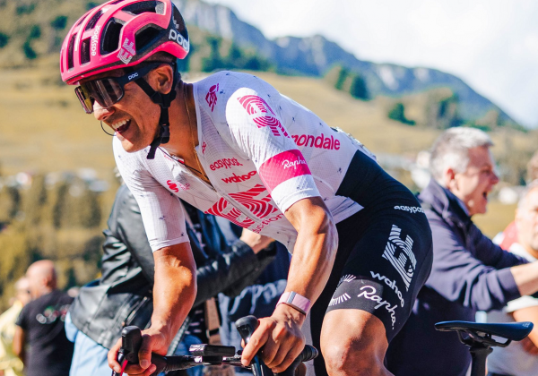 ¡Carapaz al ataque! Subió al segundo lugar en el Giro tras brillante Etapa 17