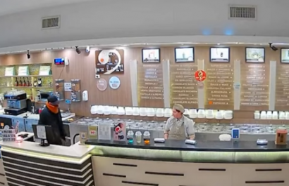 Delincuente roba una heladería y le dice a la empleada: “Tranquilizate, tomá un vaso de agua”