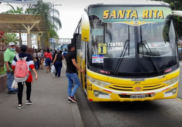 Babahoyo: atentado contra bus urbano obliga a suspender rutas de la Cooperativa Santa Rita
