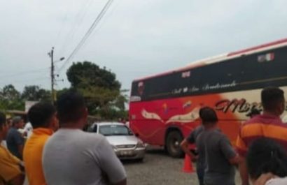 sicarios-mataron-a-dos-hombres-dentro-de-un-bus-en-los-rios