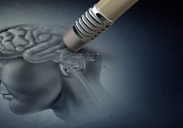 ¿Olvidos frecuentes? Estas podrían ser las primeras señales del Alzheimer