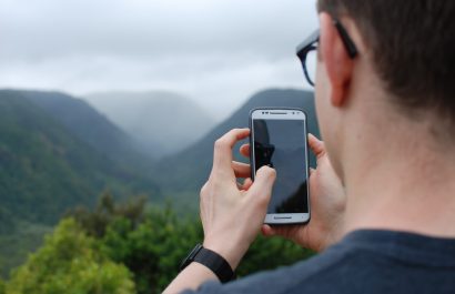 smartphone-hand-person-photography-driving-mobile-phone-1178753-pxhere-com-