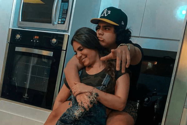 “No tergiversen sus palabras”: Sofía Caiche defiende a su hijo tras viral video en TikTok