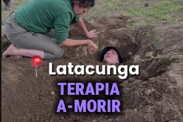 ¿Enterrados vivos para sanar? La terapia que genera polémica en Ecuador