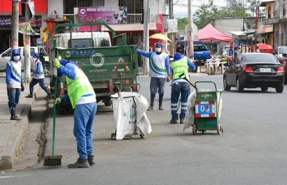 Los ciudadanos deben respetar los horarios de recolección y evitar arrojar basura en la vía pública.