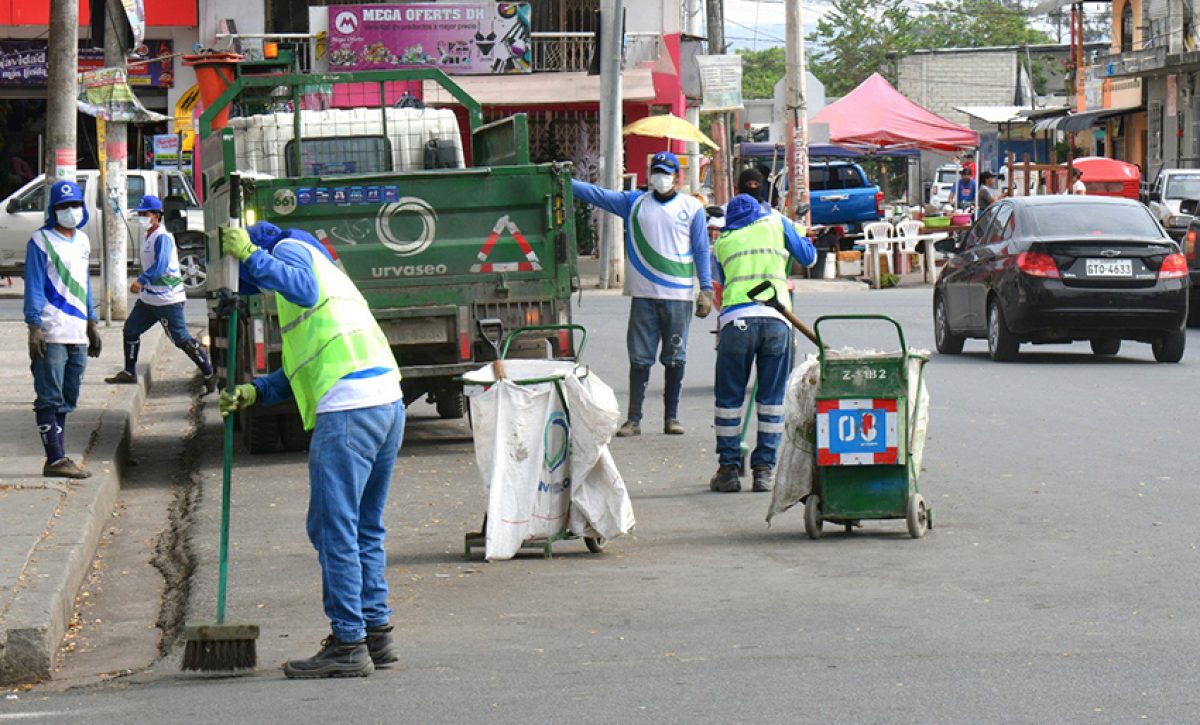 Los ciudadanos deben respetar los horarios de recolección y evitar arrojar basura en la vía pública.