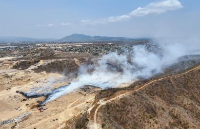 tratan-de-controlar-incendio-en-vertedero-de-manta