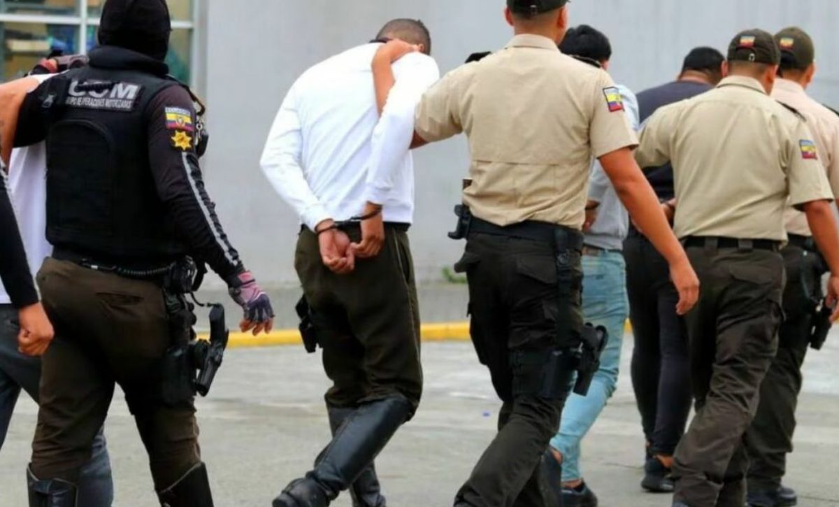 tres-policias-le-pedian-dinero-a-la-duena-de-un-motel-en-pedro-carbo-guayas