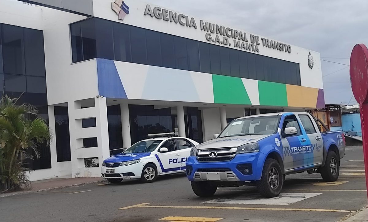 un-agente-municipal-de-transito-de-la-ciudad-manta-se-vio-involucrado-en-un-confuso-incidente-la-manana-de-este-domingo