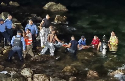 un-avion-bimotor-de-la-compania-lanhsa-con-18-personas-a-bordo-se-estrello-poco-despues-de-despegar-de-la-isla-turistica-de-roatan-en-el-norte-de-honduras