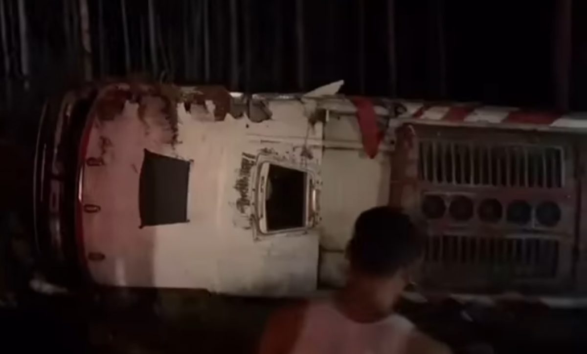 un-bus-de-la-cooperativa-reina-del-camino-sufrio-un-accidente-de-transito-la-madrugada-de-este-lunes-14-de-octubre-del-2024