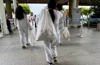 un-grupo-de-casi-100-migrantes-deportados-llego-este-martes-4-de-febrero-del-2025-a-guayaquil-procedentes-de-alexandria-en-virginia-estados-unidos
