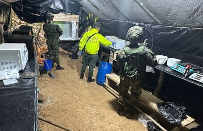un-megalaboratorio-de-cocaina-quedo-reducido-a-cenizas-tras-ser-descubierto-en-la-frontera-entre-colombia-y-ecuador