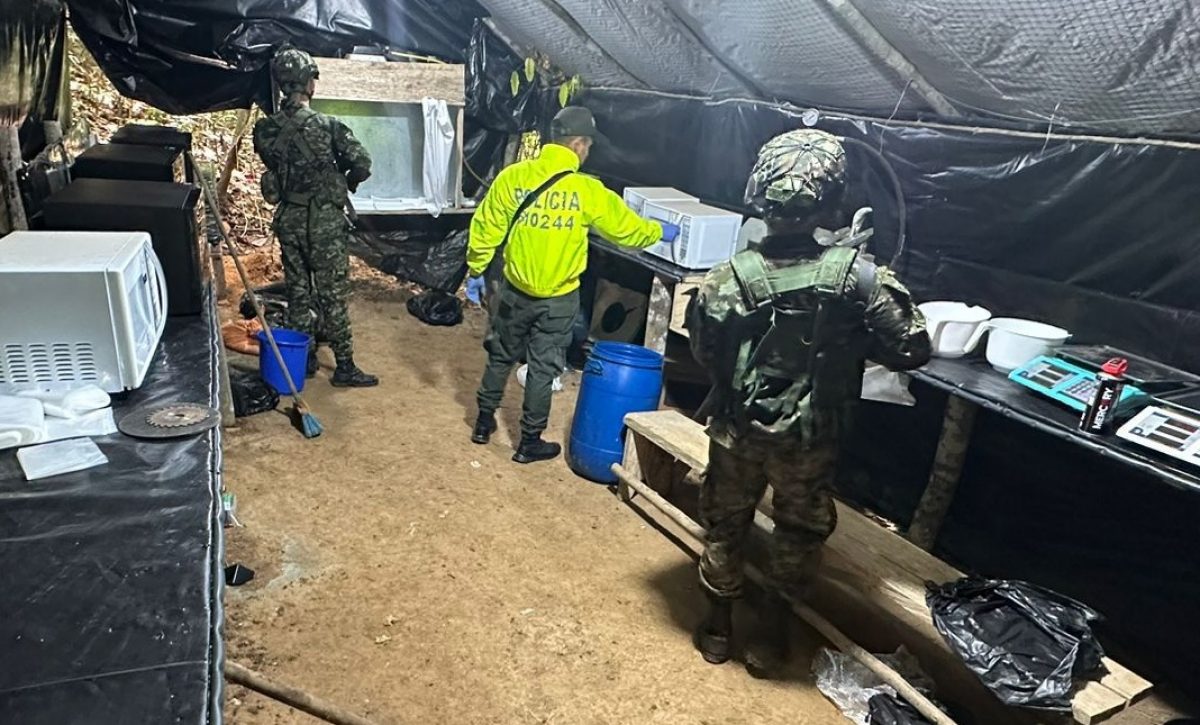 un-megalaboratorio-de-cocaina-quedo-reducido-a-cenizas-tras-ser-descubierto-en-la-frontera-entre-colombia-y-ecuador