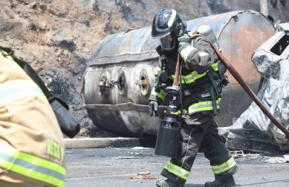 un-tanquero-con-combustible-protagonizo-un-grave-accidente-de-transito-que-causo-temor-en-el-sur-oriente-de-quito