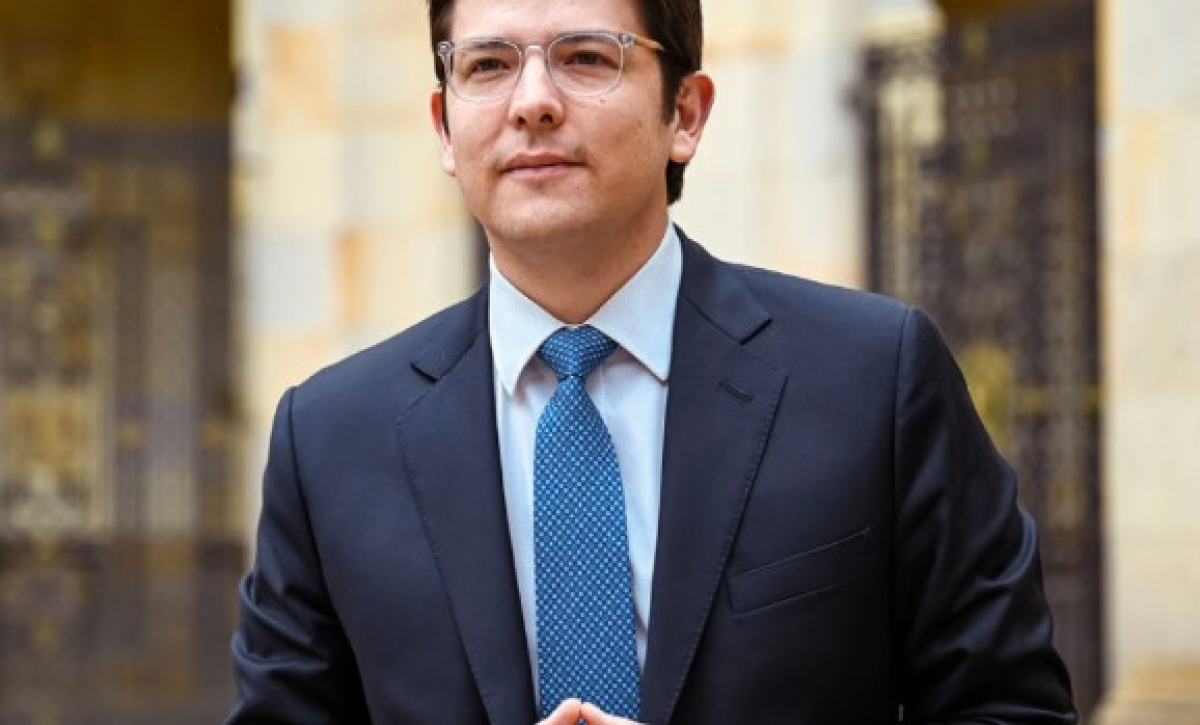 Le dispararon por la espalda: atacan a Miguel Uribe Turbay en pleno evento político