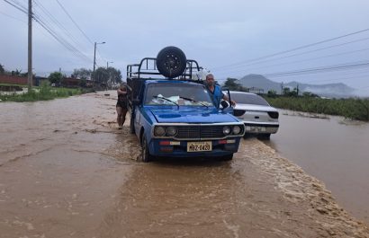 via-a-santa-ana-permanece-inundada-y-estuvo-cerrada-por-dos-horas