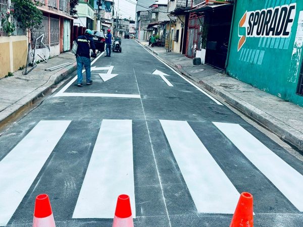 La inversión de USD 7.8 millones de este proyecto en el suroeste de Guayaquil cubre asfaltado, señalización y mejoras estructurales.