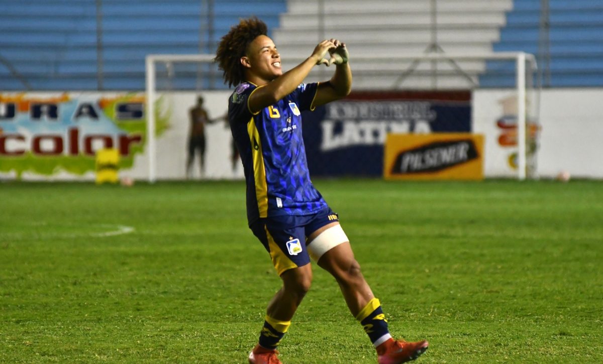 Erick Mendoza, jugador de Delfín SC.