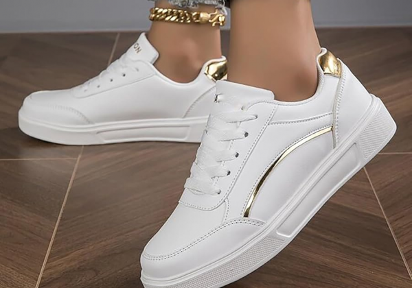 Este truco casero deja los zapatos deportivos blancos brillando otra vez