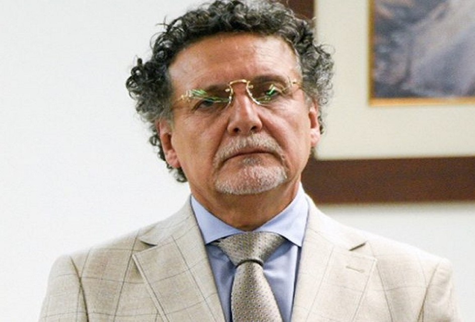 Contralor Pablo Celi, acusado de "limpiar" glosas, renunció desde la