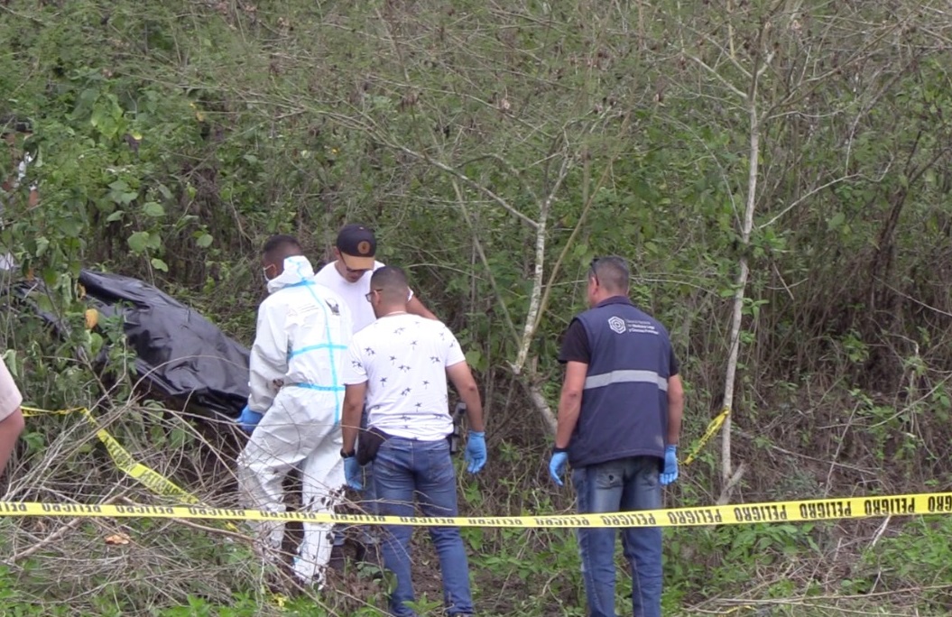 Como Félix Tumbaco y Alexis Reyes se identificó a los dos hombres hallados muertos en una zona rural de Manta.