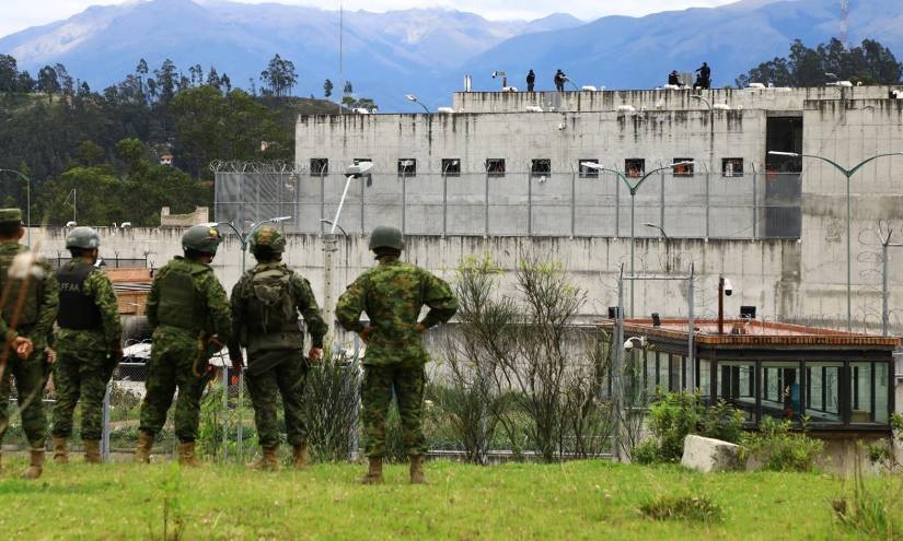 Más de 90 guías penitenciarios se encuentran retenidos en un total de cinco centros carcelarios del Ecuador.