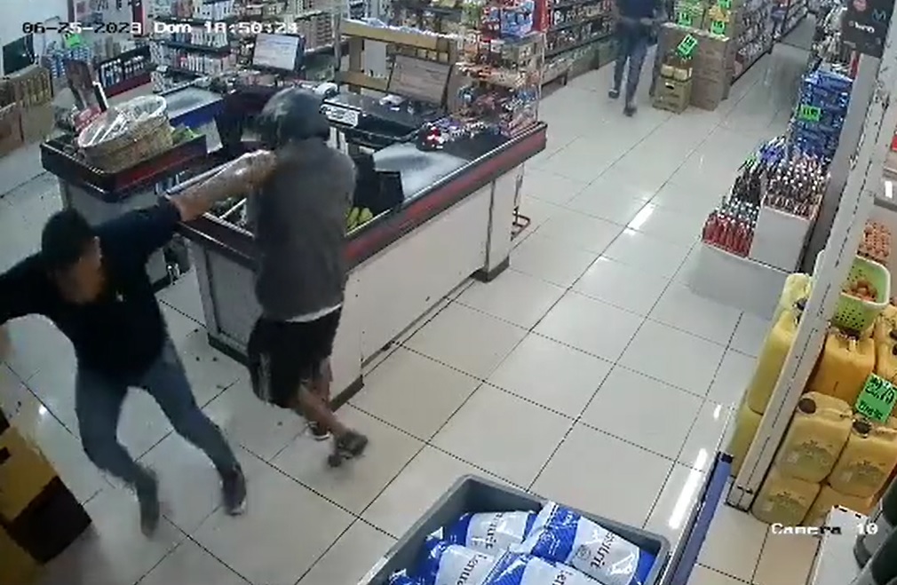 Dos supuestos ladrones que participaron del asalto en un supermercado salieron del hospital, rumbo a prisión.