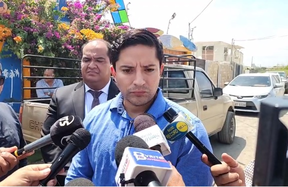 El concejal de Salinas, César Pinoargote, se pronunció sobre lo ocurrido con tres personas a quienes amenazó de muerte.