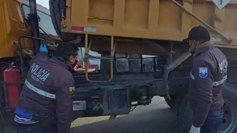 La Unidad Antidrogas (UA) de la Policía decomisó media tonelada de droga que era transportada en un volqueta amarilla.
