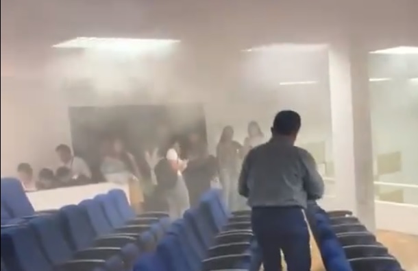 Previo a la llegada a Manta, del candidato a la Presidencia de la República Daniel Noboa se registró un incidente donde hubo humo.