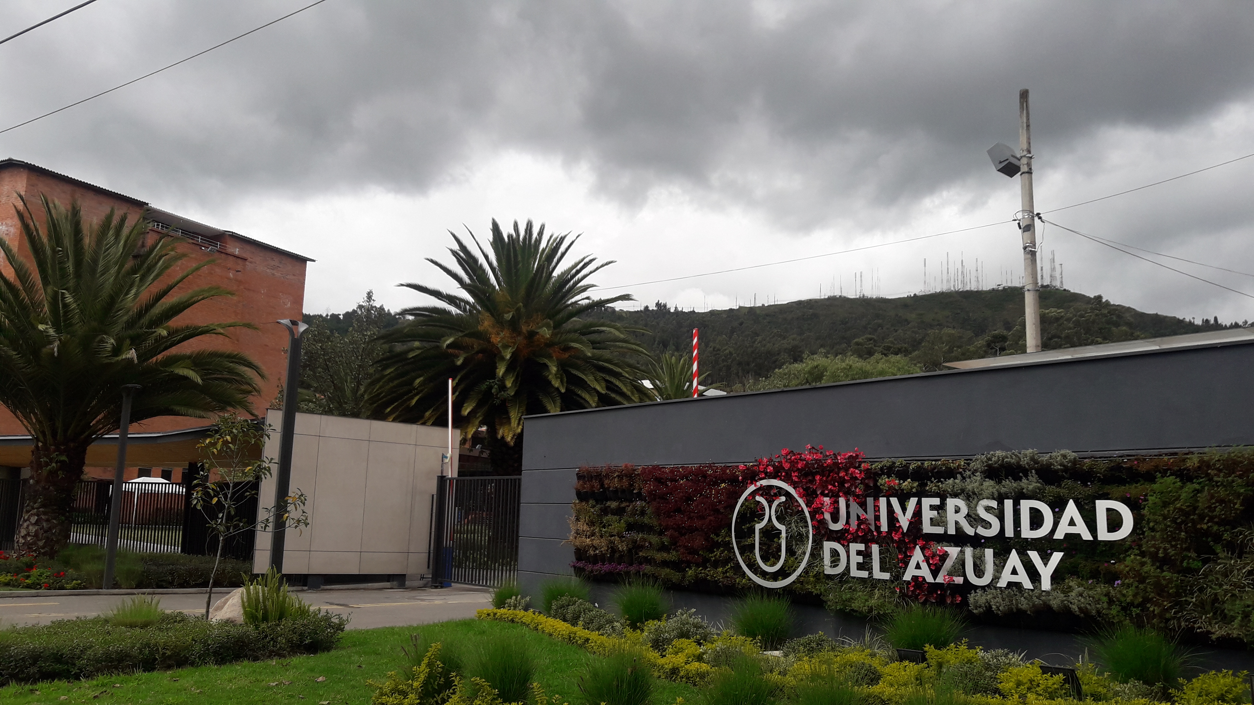 Estudiantes fueron secuestrados al salir de la universidad, en Cuenca