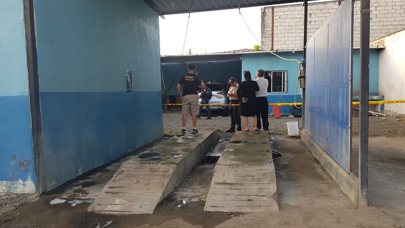 Asesinan a un hombre en una lavadora de vehículos, en Manta