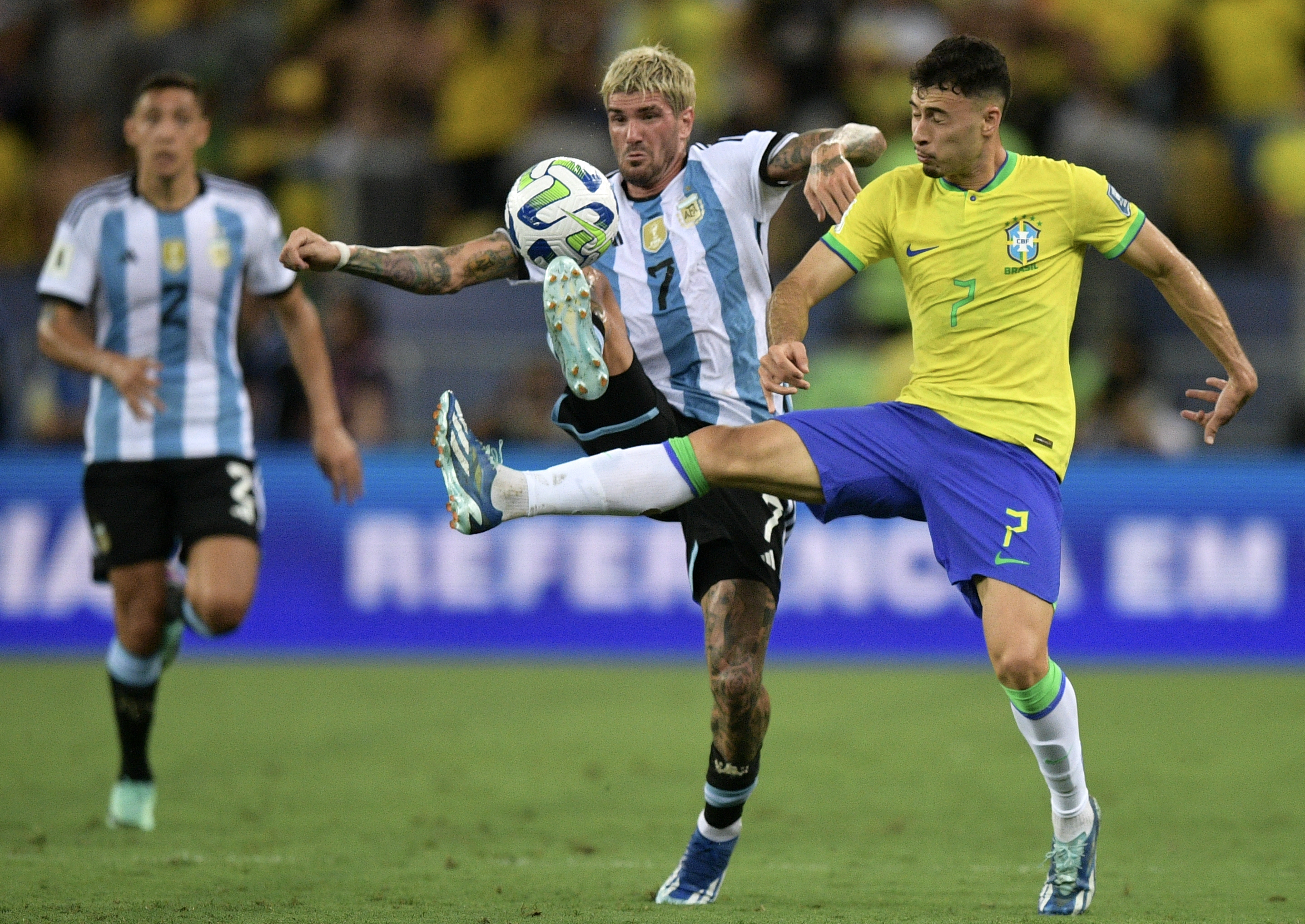 Argentina hace historia al doblegar a Brasil en su casa