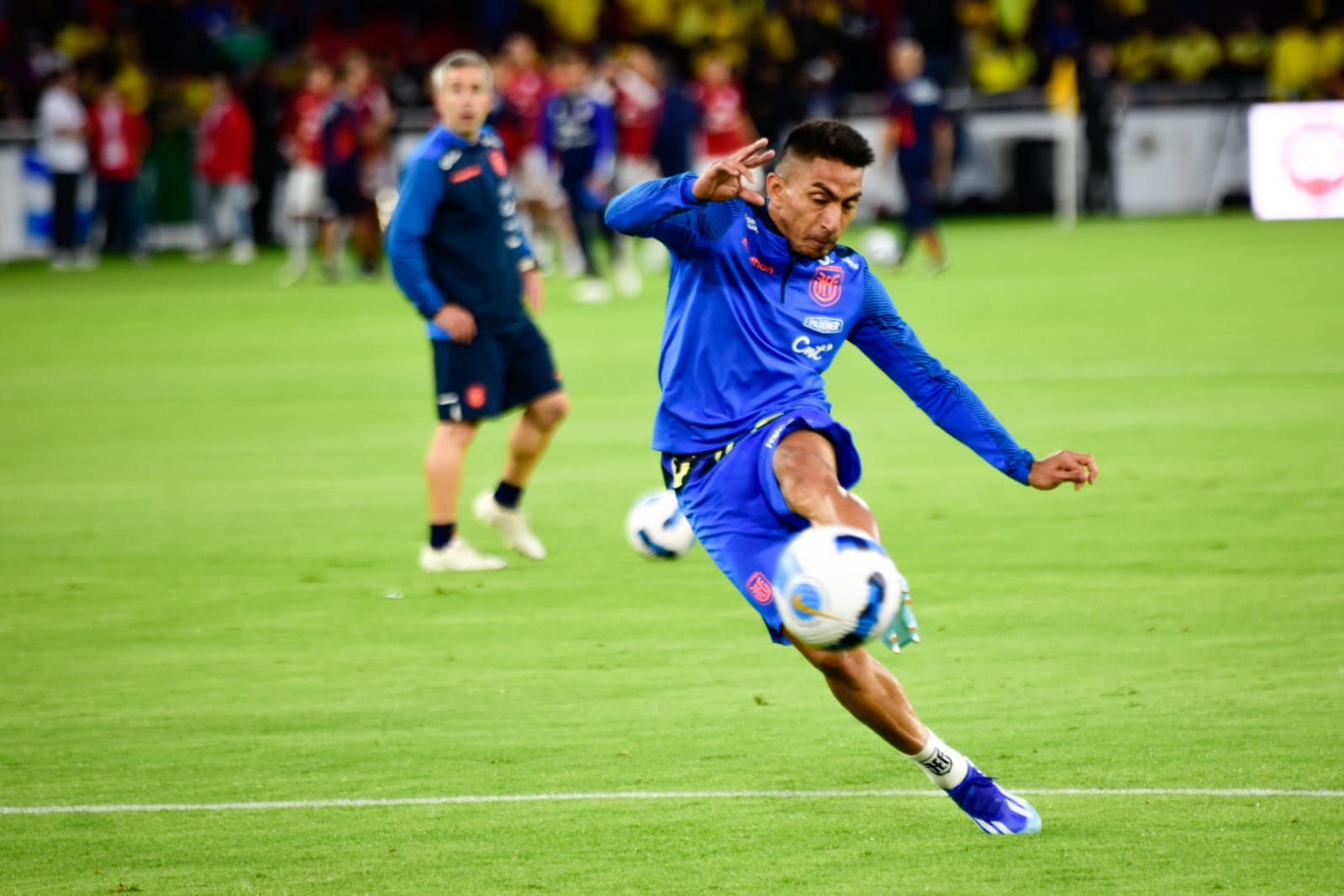Ecuador derrotó 1-0 a Chile en Quito con gol de Ángel Mena