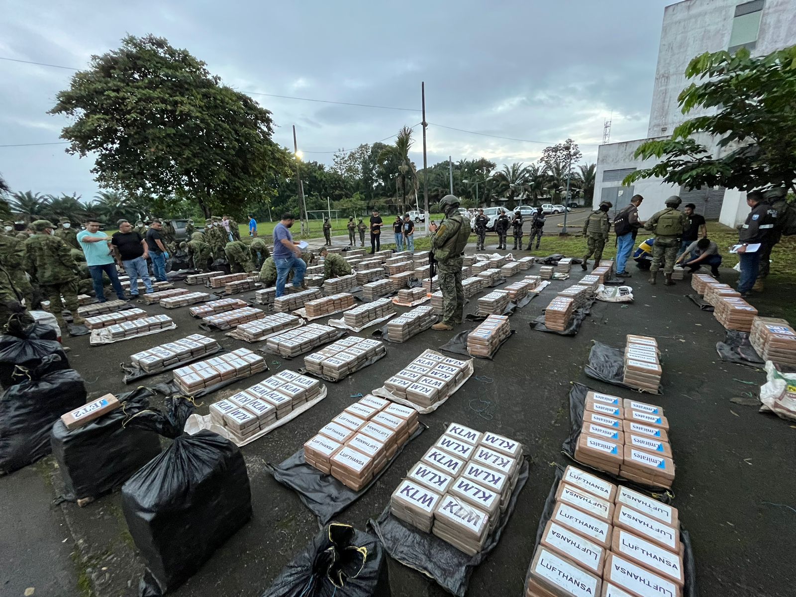 Militares decomisan de 22 toneladas de droga en Los Ríos