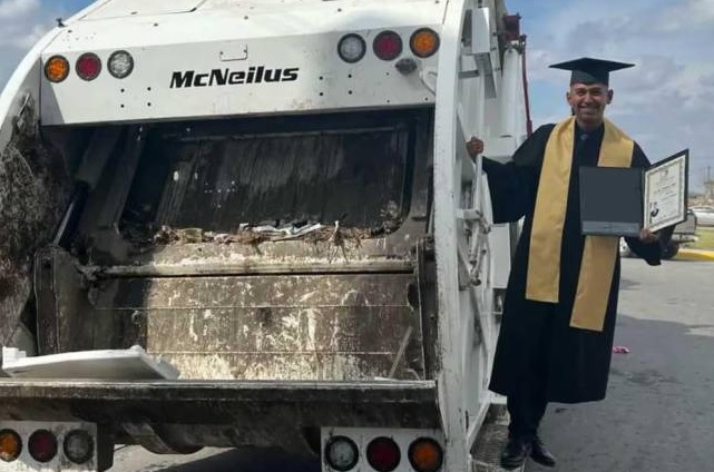 Un joven mexicano, quien trabaja en la recolección de basura de su ciudad se graduó como abogado profesional de la República.