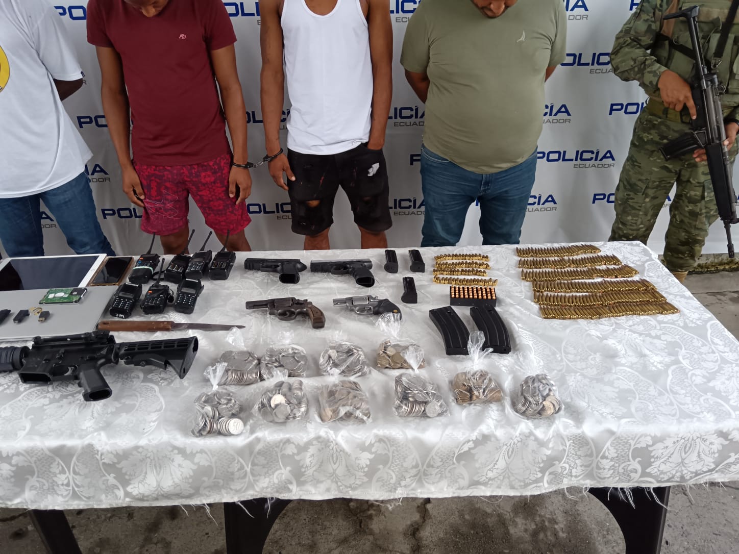 Militares encontraron armas y municiones en un prostíbulo de Machala