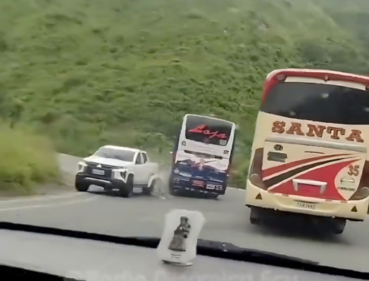 Suspenden a chofer de bus que ocasionó un accidente en Loja