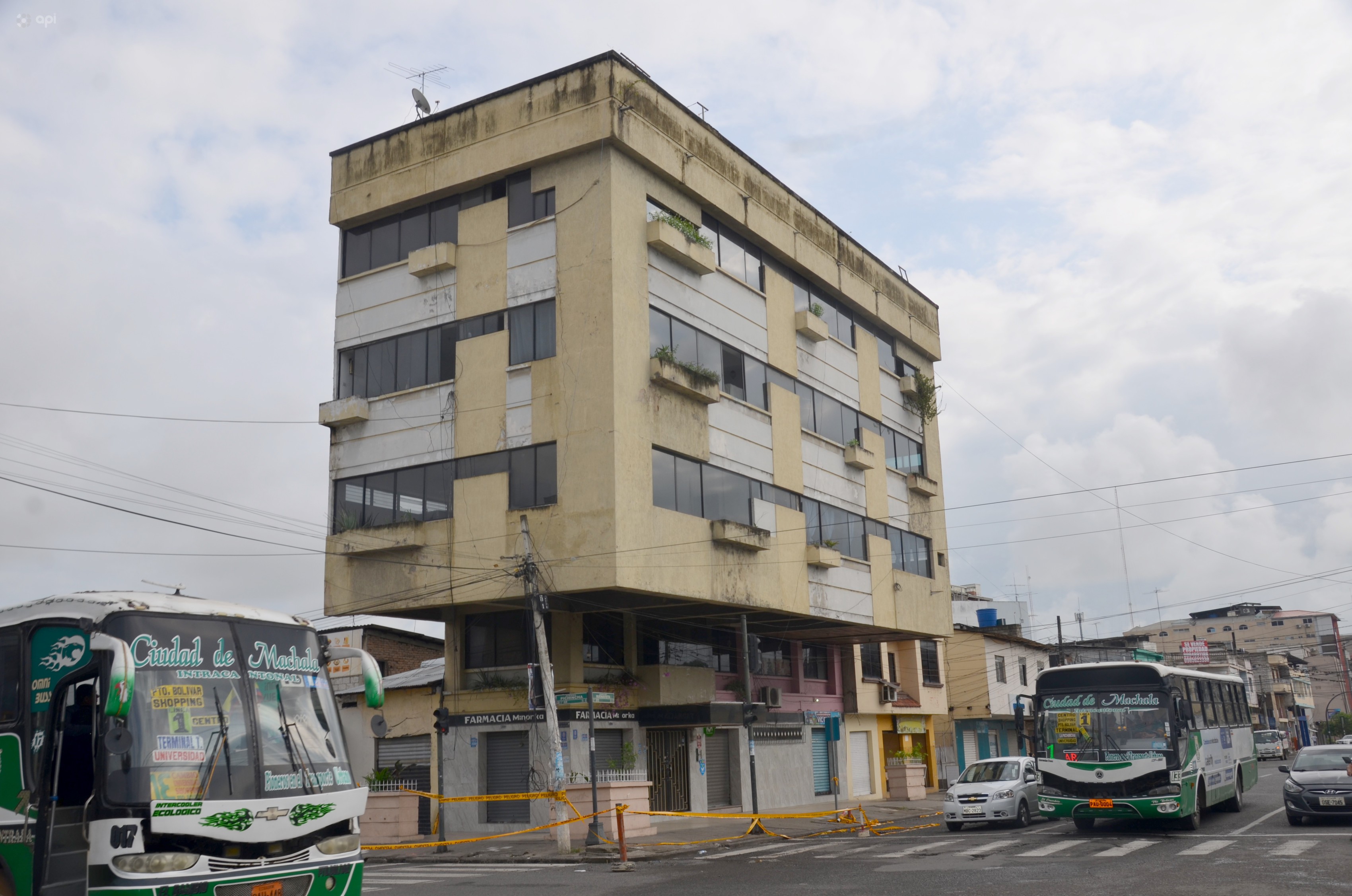 Machala-edificio-sismo