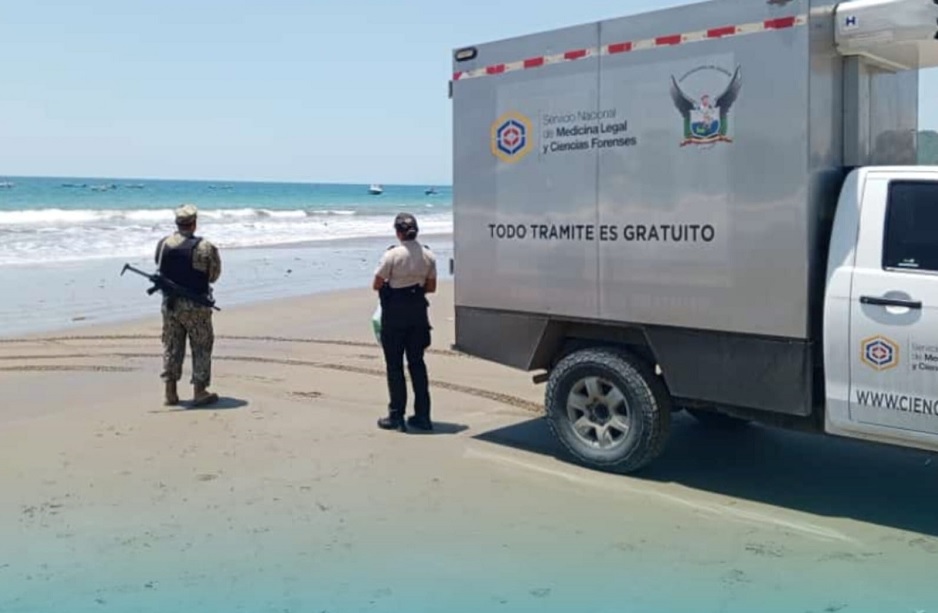 En el islote Sucre, ubicado en la parroquia Machalilla, de Puerto López, se encontró flotando un cadáver en el agua.